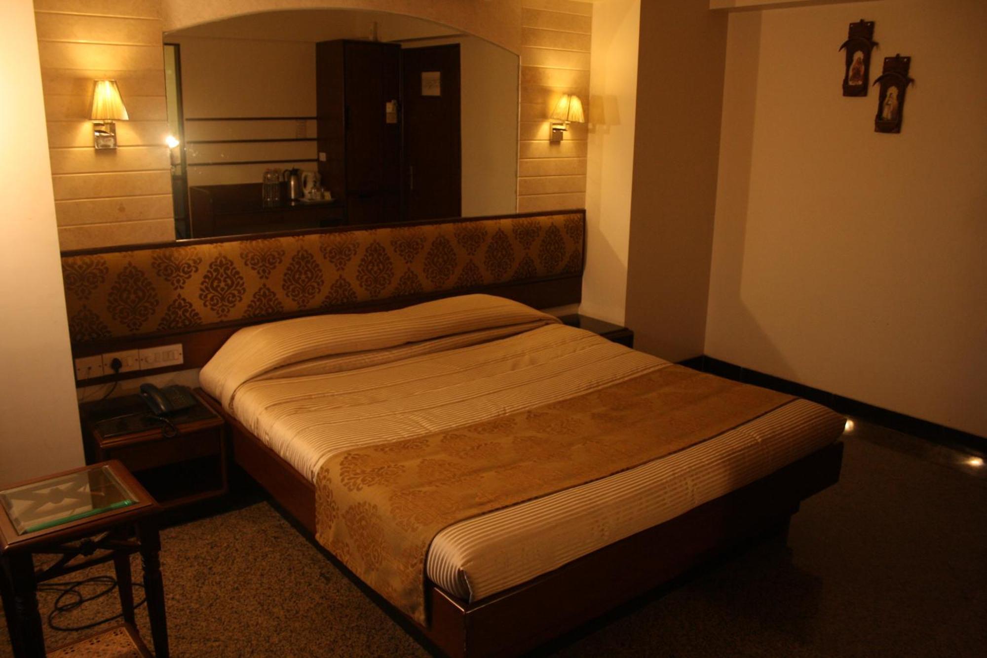 מומביי Hotel Karl Residency מראה חיצוני תמונה