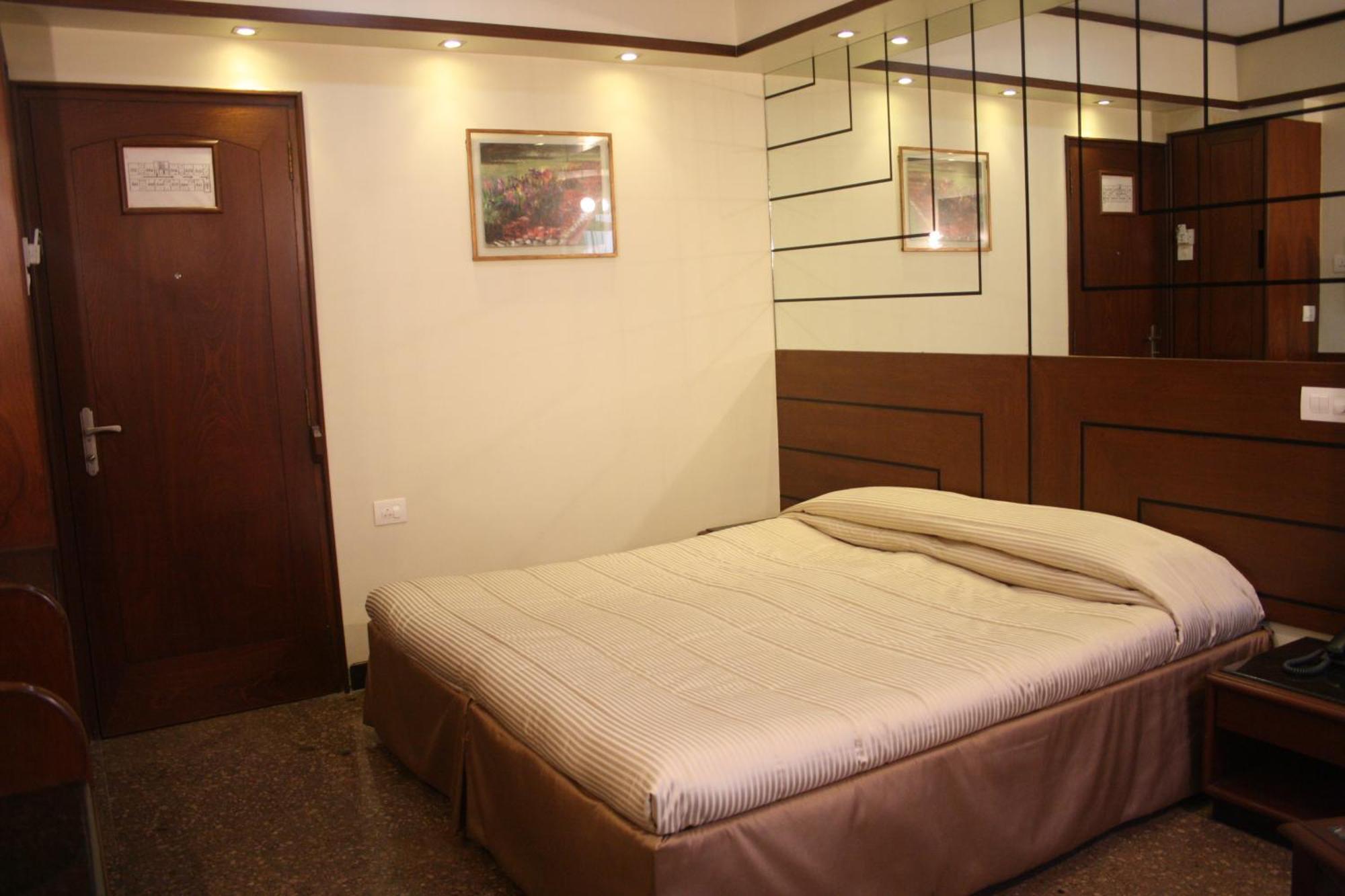 מומביי Hotel Karl Residency מראה חיצוני תמונה